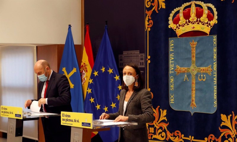 Juan Cofiño y Melania Álvarez en rueda de prensa tras el Consejo de Gobierno